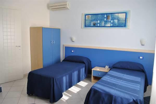 Lewis Rooms Poetto Beach Cagliari Exterior foto